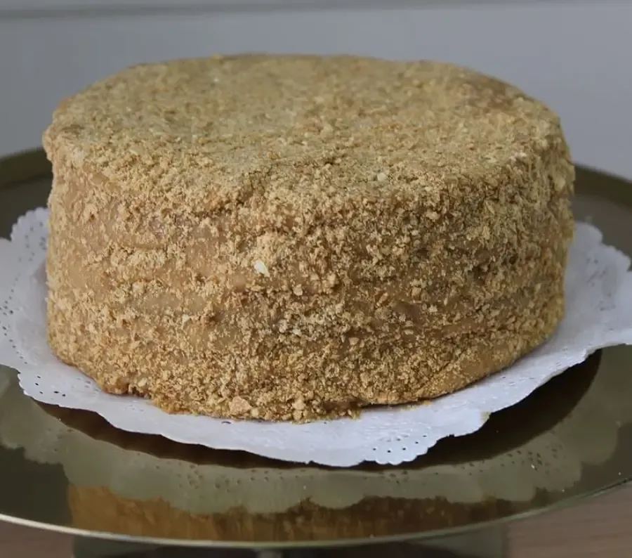 Torta mil hojas con manjar y cobertura crocante