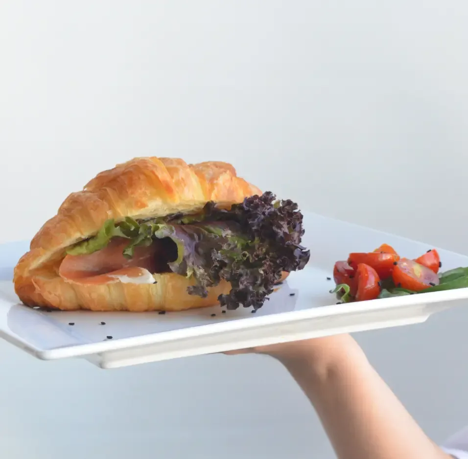 Croissant salado de la línea salada de la pastelería