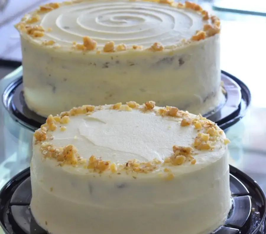 Torta de zanahoria con crema de queso y nueces