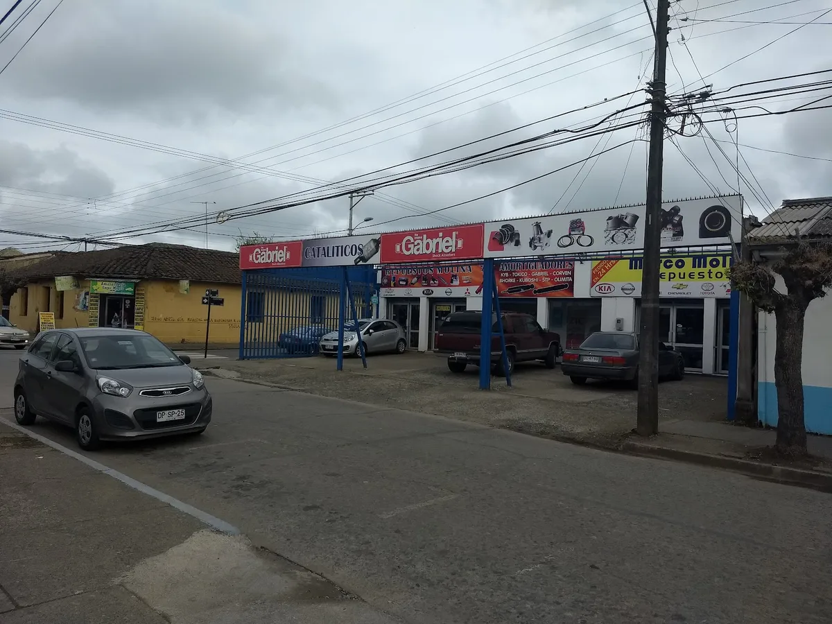 Local de Marco Molina Repuestos visto desde la calle