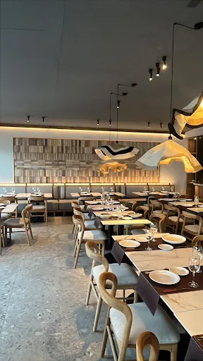 Lámparas cálidas del salón del restaurante