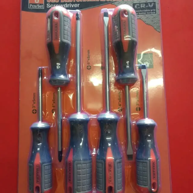 Set de destornilladores Makawa en exhibidor de la tienda