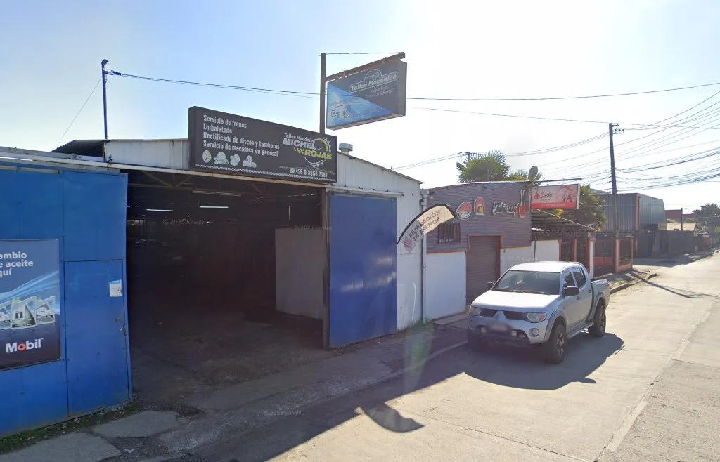 Entrada de la bahía del taller MR Mecánica