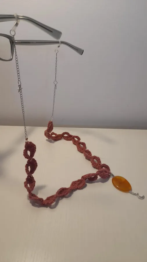 Cadena de mostacillas para lentes, accesorio vendido en Óptica Loica