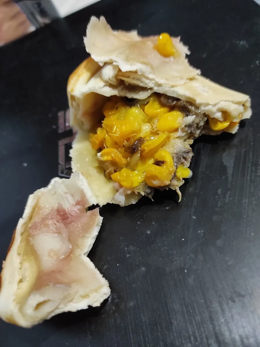 Empanada de choclo en la vitrina de Acuario
