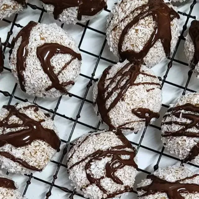 Cocadas con llovizna de chocolate de Pastelería Paris