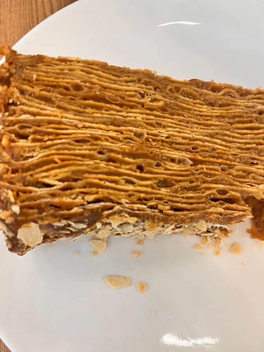 Torta de hojarasca con manjar de Pastelería Paris
