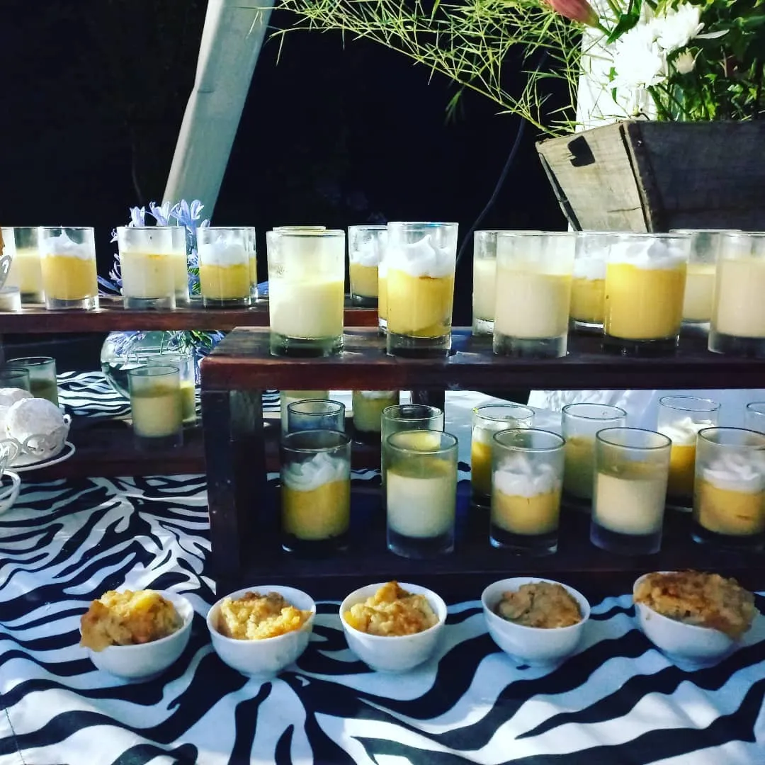 Vasitos de mousse surtidos — foto real de Pasteles Maca