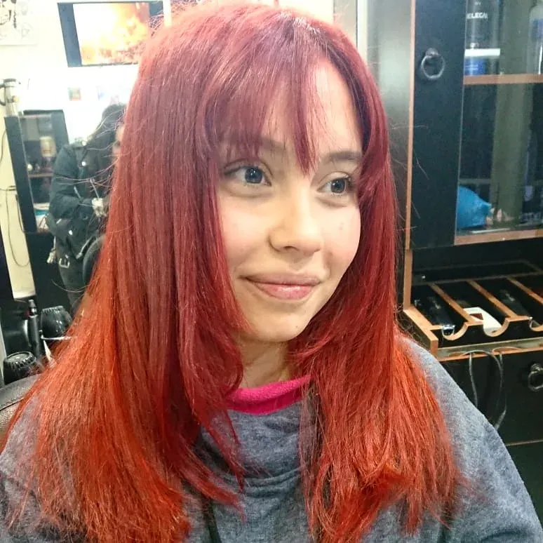 Corte con color naranjo de fantasía
