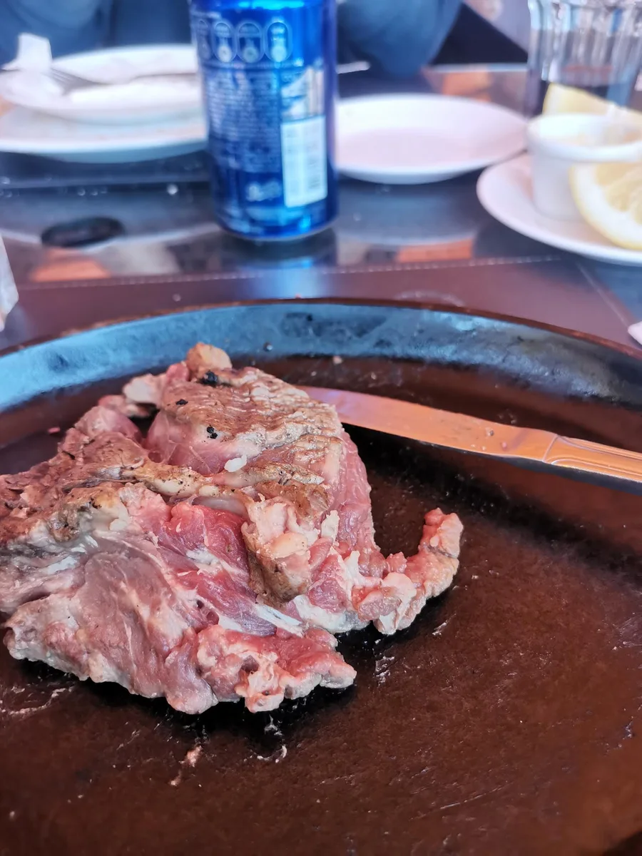 Corte de carne crudo listo para la parrilla