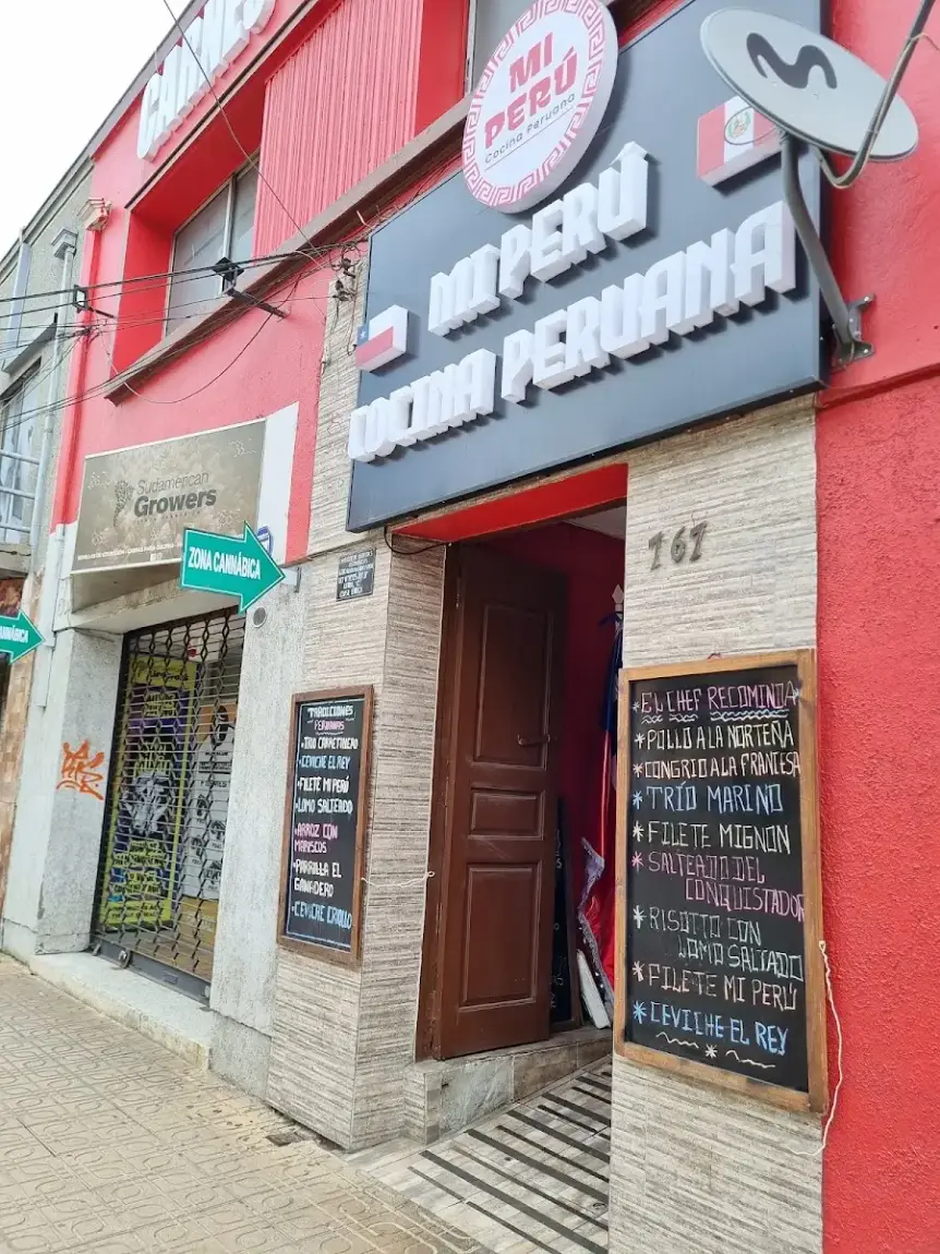Fachada de Perú Gastronómico con su letrero negro en Yungay 660