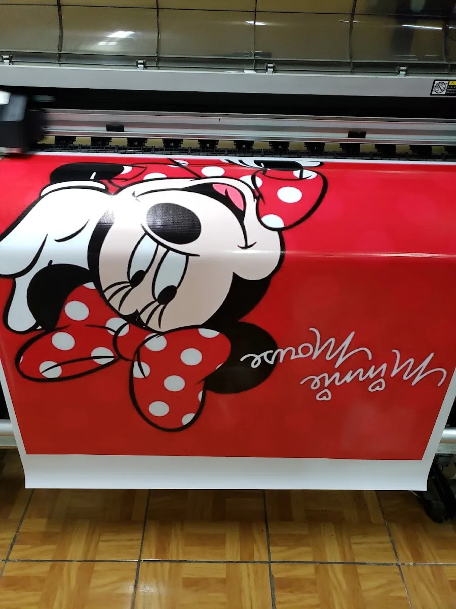 Backdrop impreso con personajes de Minnie para cumpleaños infantil