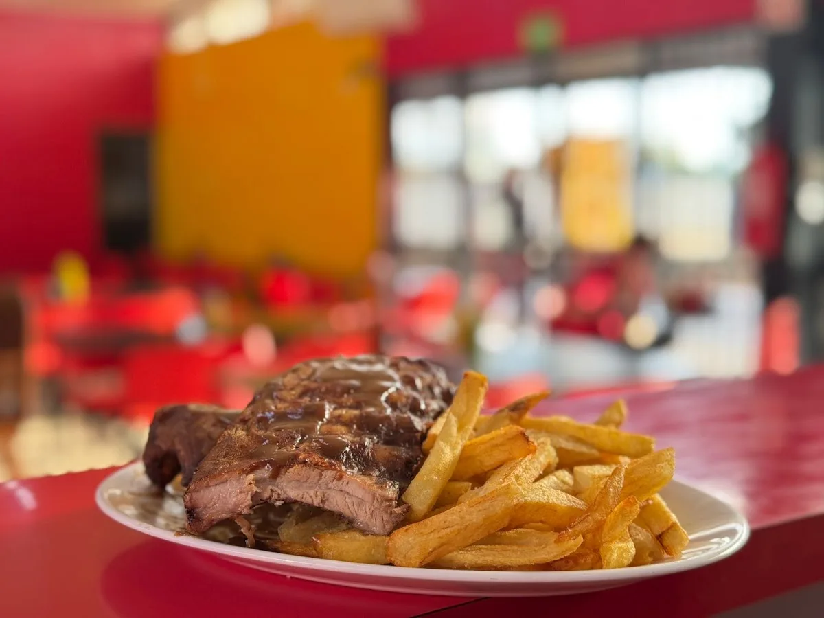 Costillar y papas