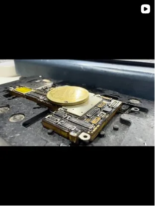 Placa de celular en el banco de trabajo de Promax