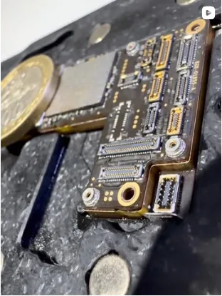 placa de celular en el banco de Promax