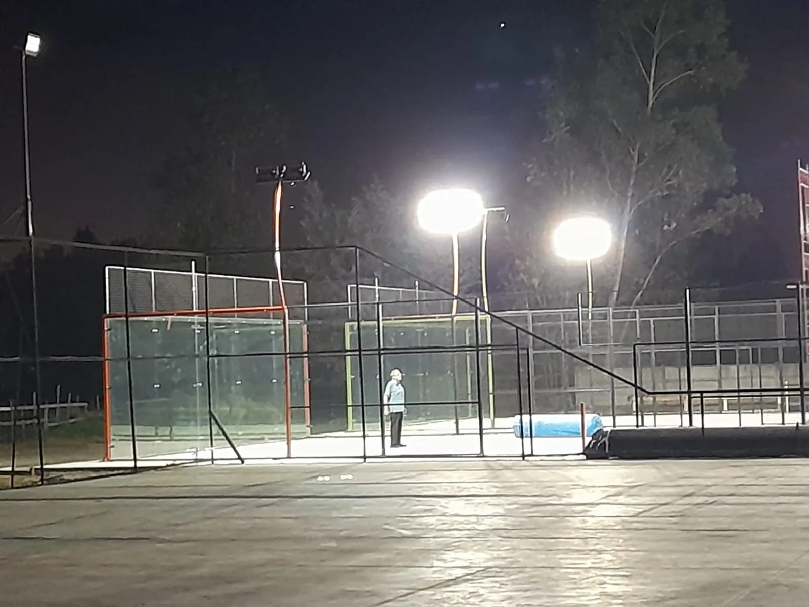 Canchas de pádel de PlayPádel iluminadas de noche