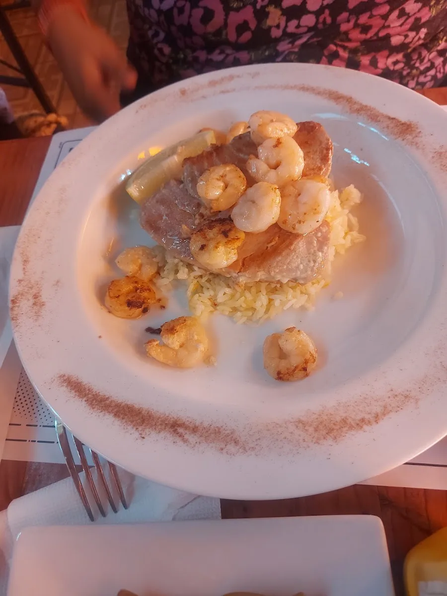 Salmón camarón, uno de los platos más pedidos de Koyotte Grill