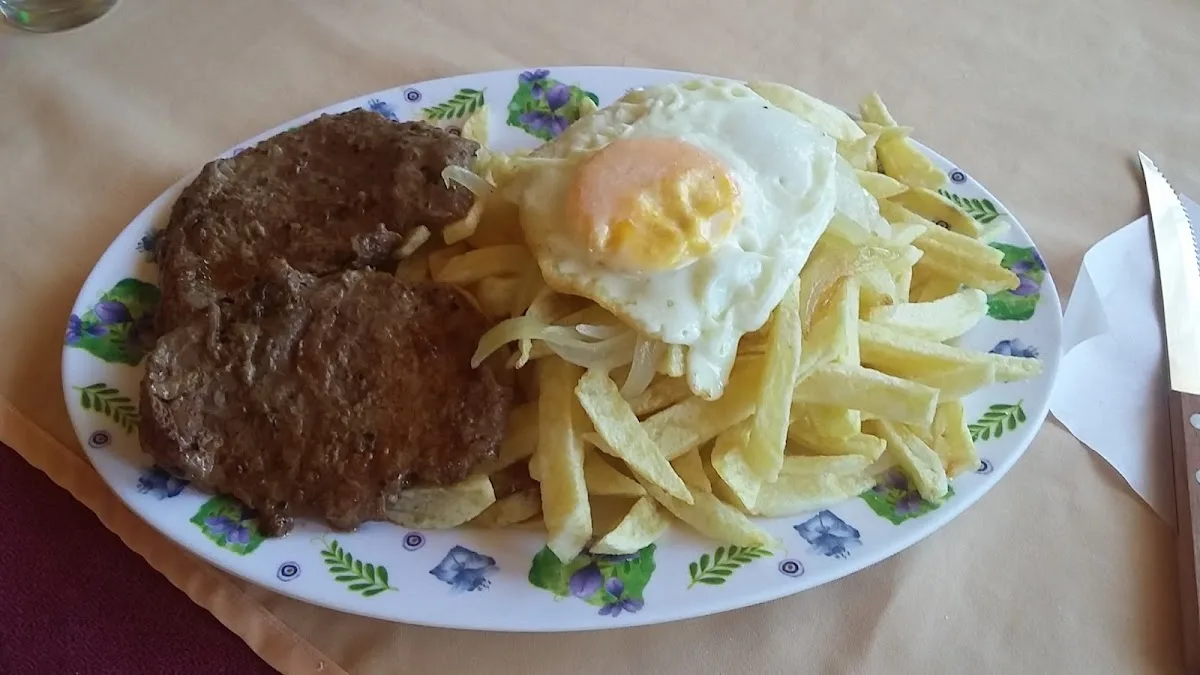 Lomo a lo pobre servido en La Esquina