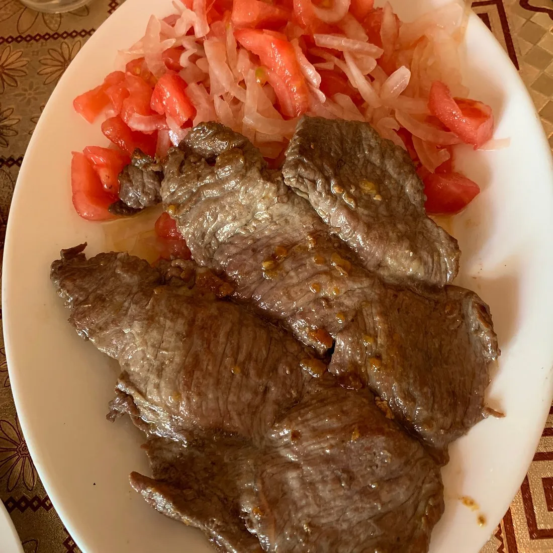 Plateada con su salsa y tomate en Restaurant Tin Blan · Casa Meléndez
