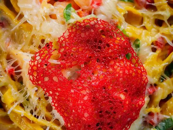 Pasta fresca con camarones en salsa