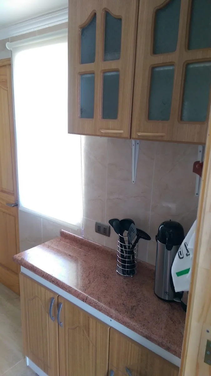 Cocina de Residencial Juanita con muebles de madera