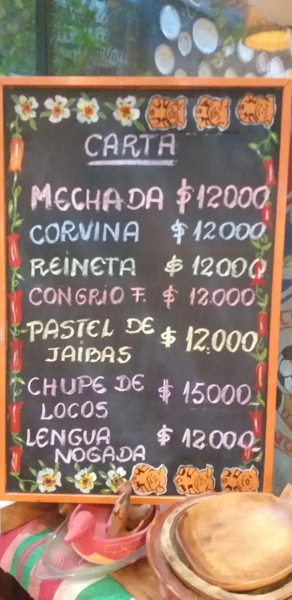 Pizarra a tiza de Casa de Campo con la carta del día y sus precios