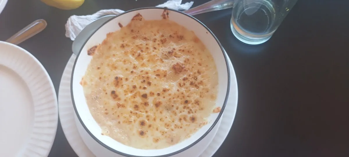 Tortilla y marraqueta servidas en el Restaurante Miramar