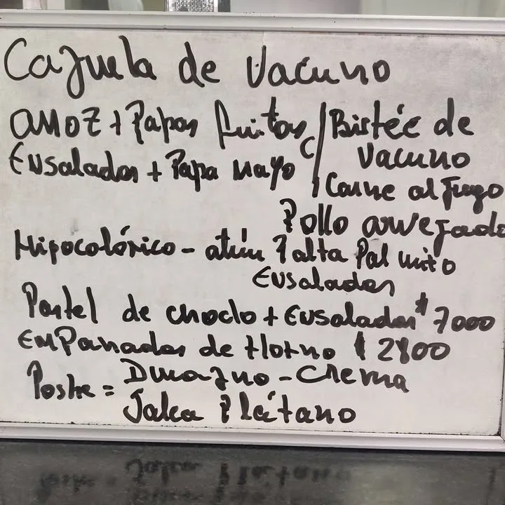 Pizarra real de Rosita con la carta del día escrita a mano