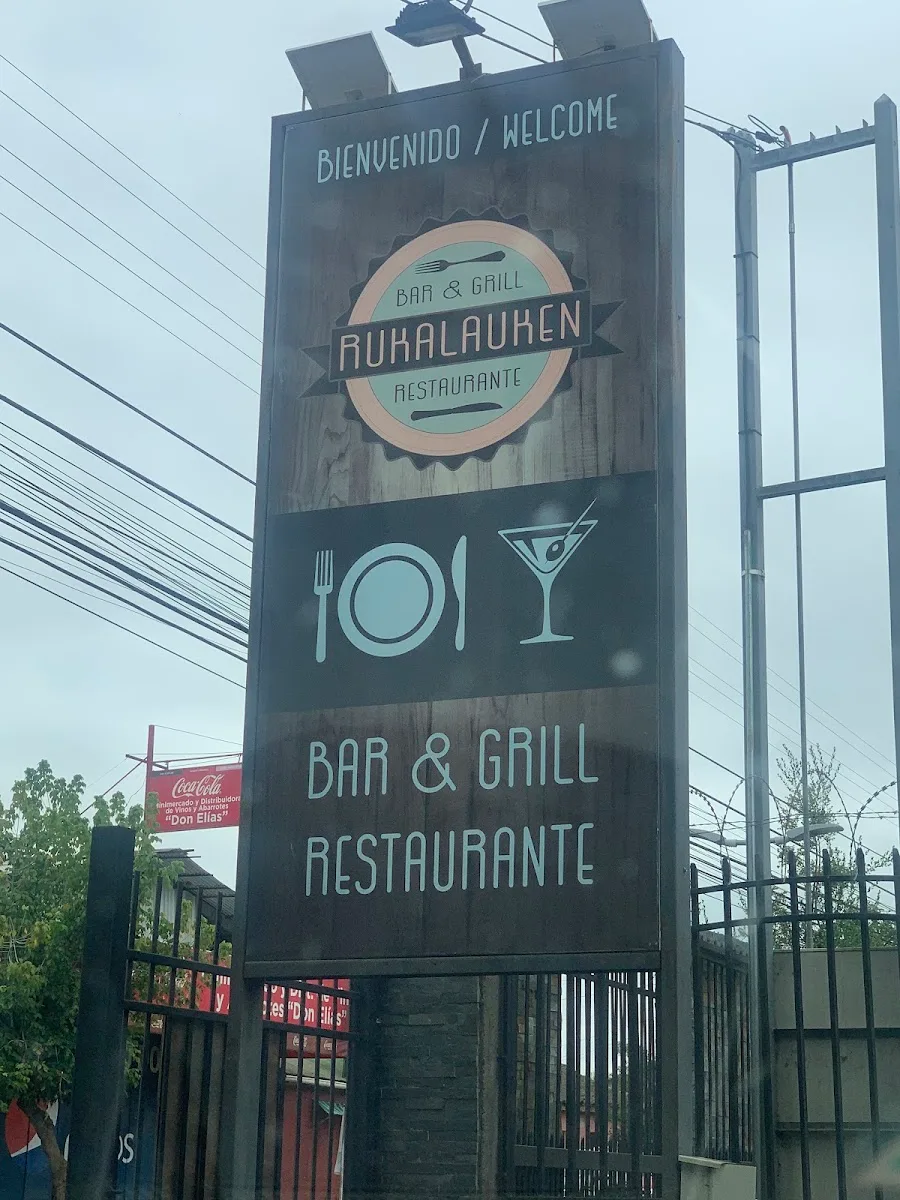 Tótem del local: RukaLauken Bar & Grill Restaurante