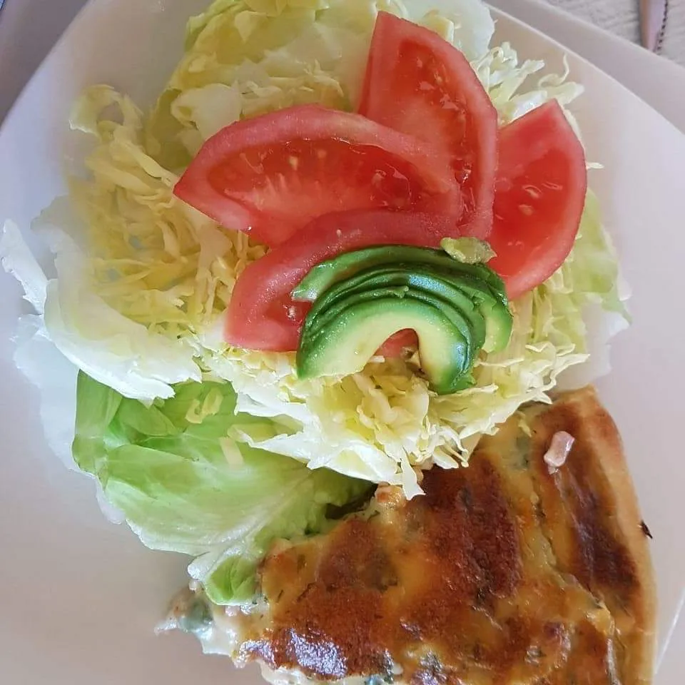 Plato de fondo del menú del día de Sabores Propios