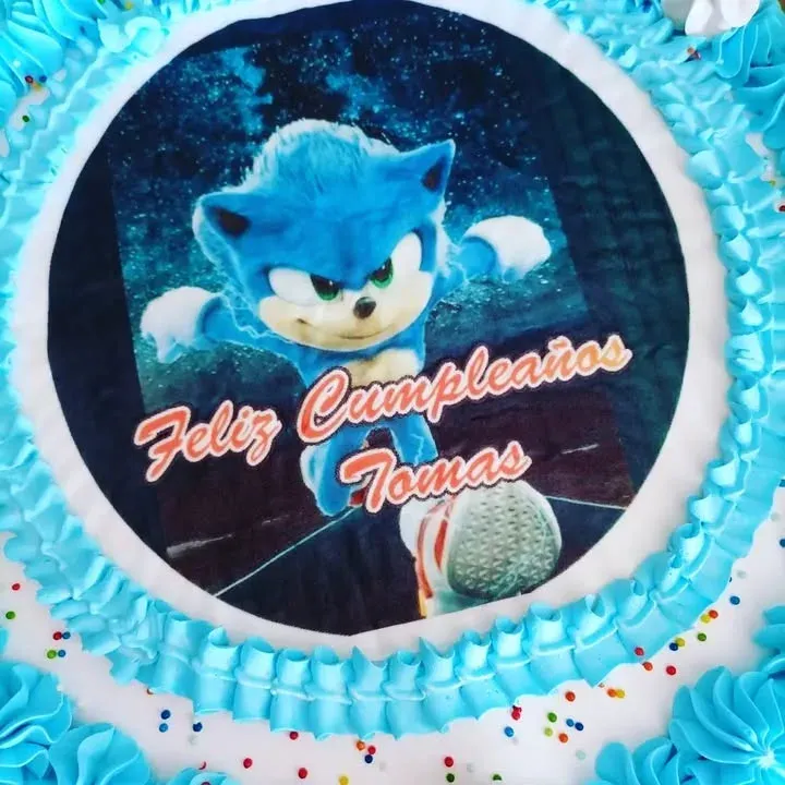 Torta temática de Sonic encargada a Sabores para un cumpleaños