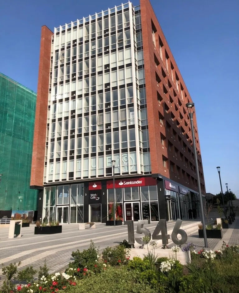 Edificio Centro Las Rastras II en 30 Oriente 1546, Talca, donde está la oficina 612 de Salud Femenina