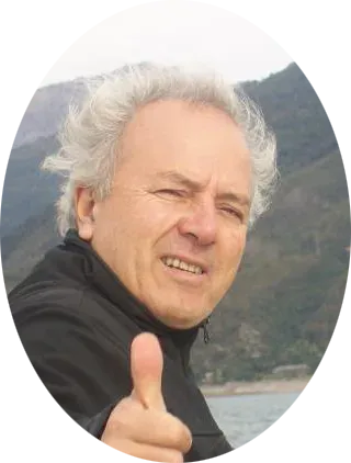 Fernando Lazcano, dueño de la empresa, en terreno