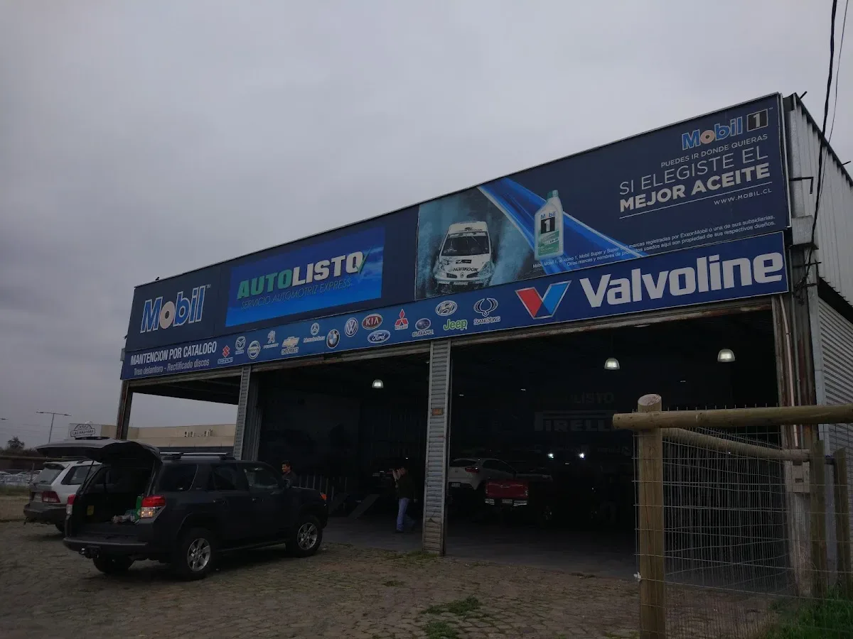 Fachada de Serviteca Autolisto en la 30 Oriente de Talca
