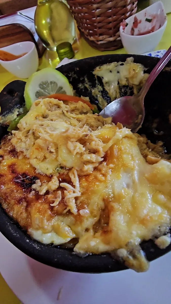 Pastel de jaiba gratinado con ostiones