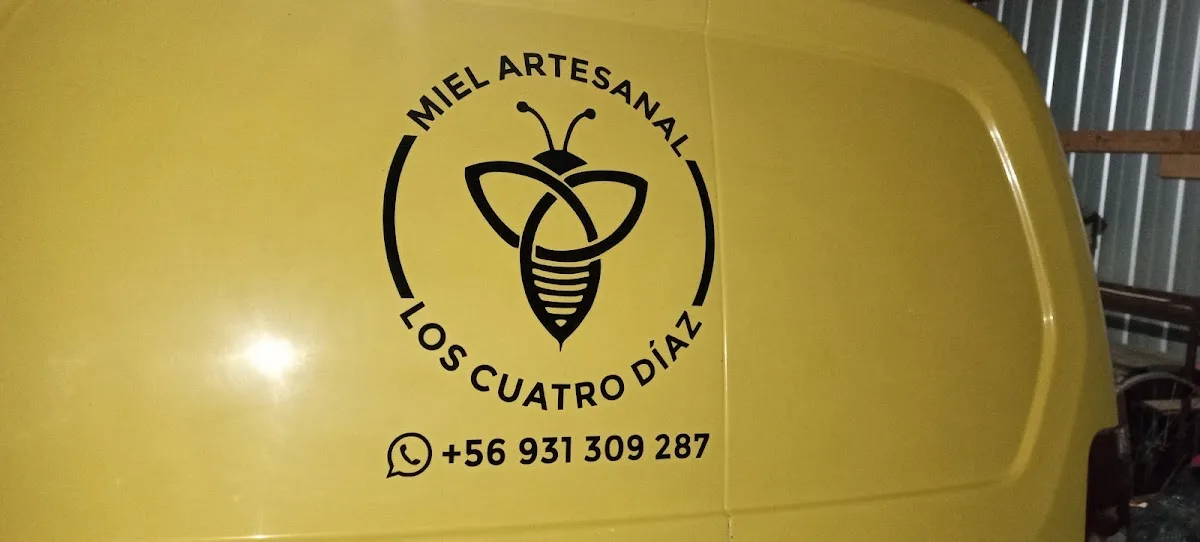 Furgón rotulado con vinilo de corte para un emprendimiento de miel