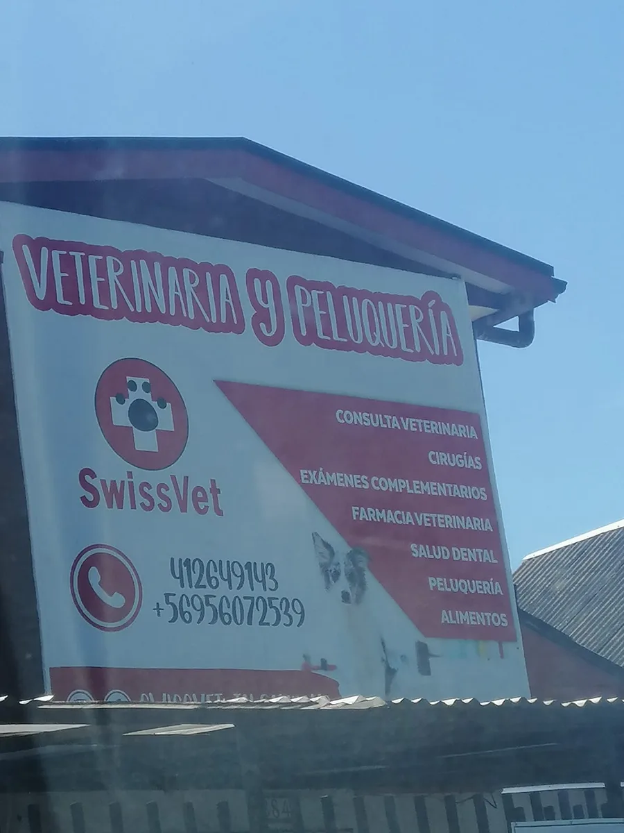Letrero real de SwissVet: veterinaria y peluquería, con sus servicios y teléfonos