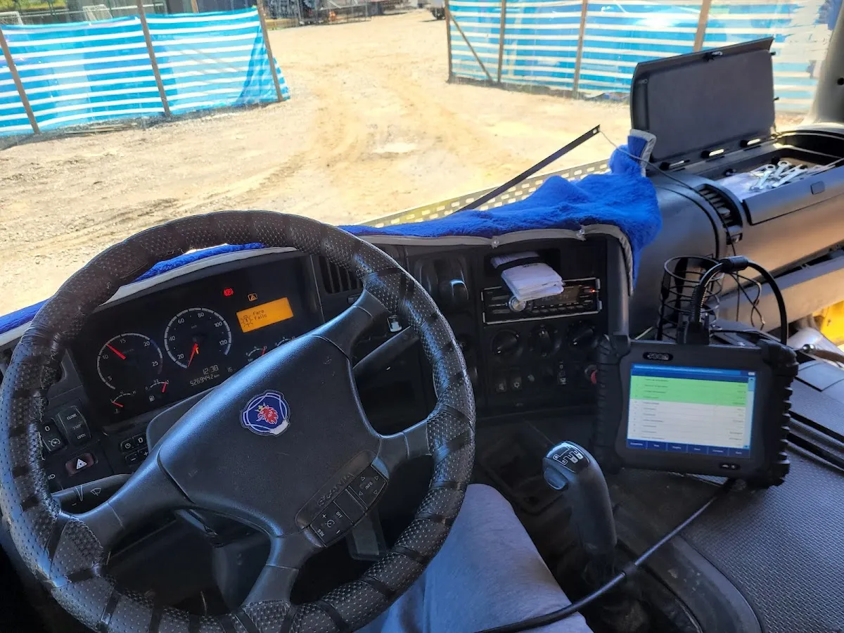 Scanner de diagnóstico conectado a un vehículo