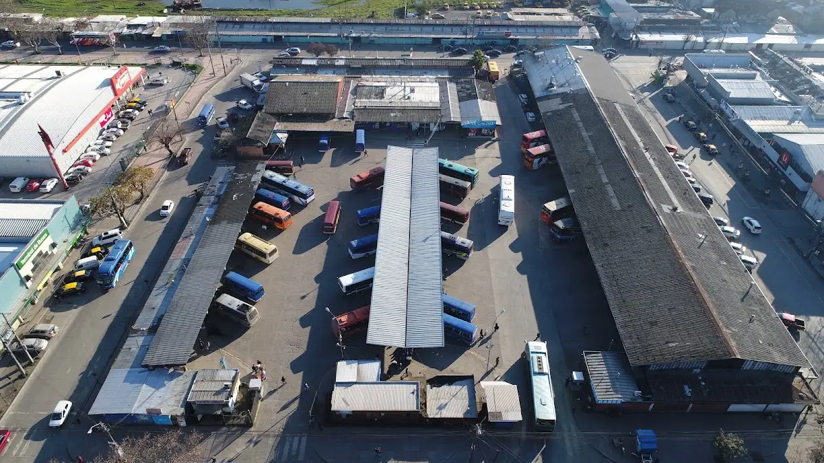 Vista aérea del Terminal de Buses de Talca con la manzana completa de andenes y estacionamientos