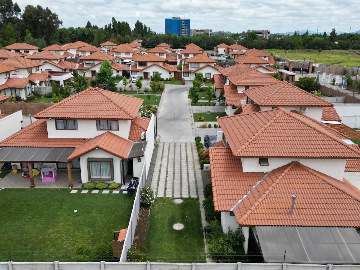 Vista aérea de un barrio residencial de Talca