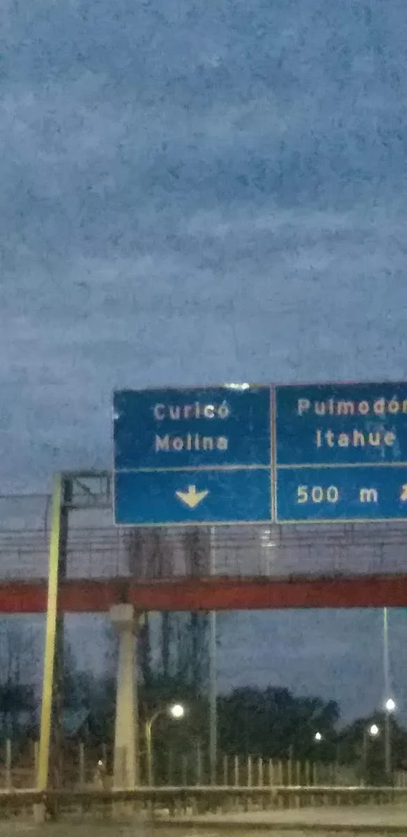 Señalética de la ruta hacia Molina e Itahue, cerca del vivero Los Gomeros
