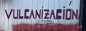 Letrero pintado a mano «Vulcanización» en la lata del taller